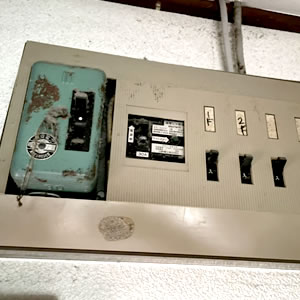 エアコン交換設置・電力変換電気工事、およびエアコン単独配線工事 神奈川県 川崎市 高津区